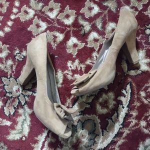 Tignanello suede heels
